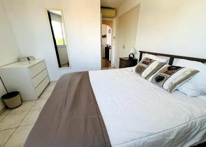 Le Barquier * Антиб